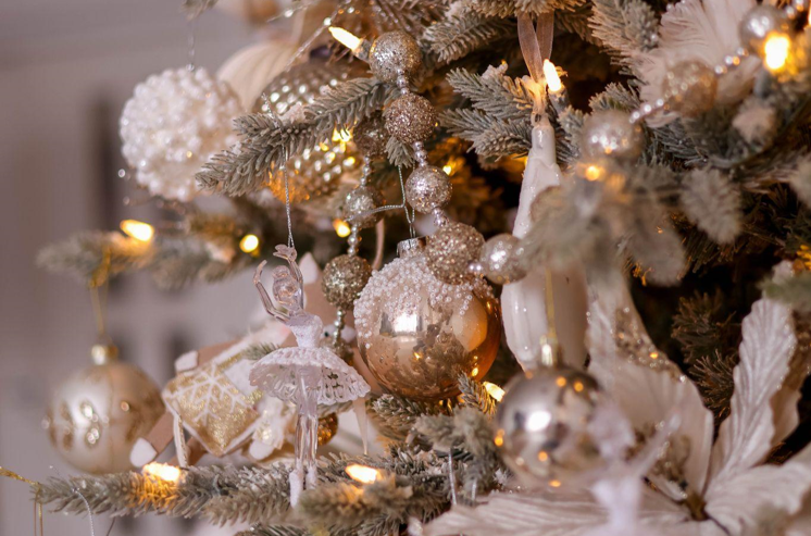 Why Choose a Green Artificial Christmas Tree? 